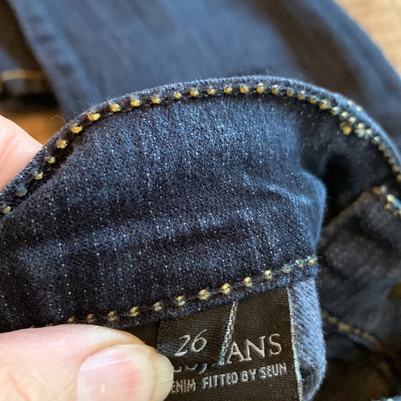 JamesJeans skinny leg, dark wash sz26 stretchy lightweight jeans in good conditn - Picture 9 of 9